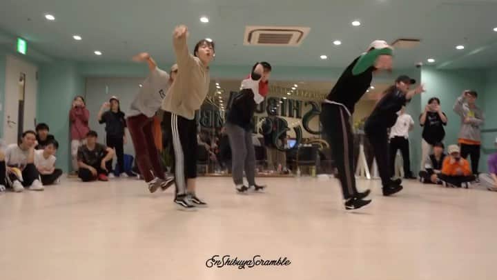 SHiNのインスタグラム：「Coca Cola /TNT Tez  Cstでもコロナ前ってこんな人いたんだwそういやあげてない動画めっちゃあるわ、、  海外の人も多かったしいい環境だったねぇ、、🤔早く良くなりますように！  年内のいつかまたこれやります！ 久々に踊ったら楽しかった😊」