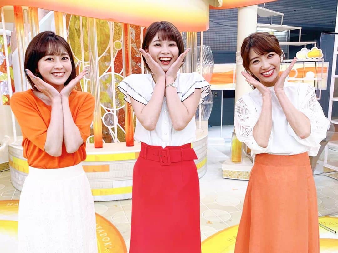 TBS「はやドキ！」さんのインスタグラム写真 - (TBS「はやドキ！」Instagram)「月曜女子メンバー、明るい衣装が揃いました💐  みんなすこーしずつ似ていて、 はやドキのセットにマッチしております😁  若林  #月曜日 #若林有子 #山本里咲 #アナウンサー #久保井朝美 #気象予報士 #はやドキ #tbs」8月2日 15時28分 - tbs_hayadoki