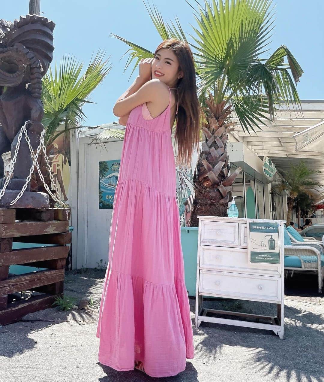 MIYABIのインスタグラム：「おはよう御座います🌞  aloha〜🌺 ていう南国風なショット🏝  今日はとっても楽しみにしていたお仕事😌 一週間頑張りましょうね💜  #cyberjapandancers #サイバージャパン  #cjd_miyabi #ミヤビーム  #ミヤビコーデ #zaraワンピース」