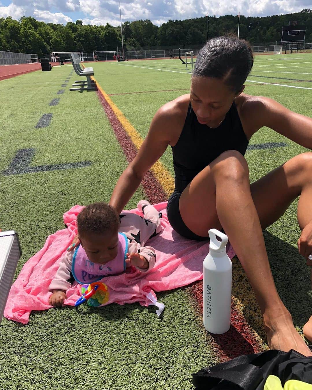 アリソン・フェリックスのインスタグラム：「Tomorrow, I step into the Olympic Stadium to compete in my 5th Olympic Games. It might sound cliche, but getting to that starting line is an incredible victory for me. I’ve experienced the hardest years of my life in this journey and by God’s grace I’m here.   With a heart full of gratitude I’m taking space to remember all it took to get here.  So when you see me on the track I hope you understand my fight. As an athlete who was told I was too old, as a woman who was told to know my place, as a mother who wasn’t sure I would live to raise my daughter. I hope you see that for me, it’s about so much more than what the clock says.」