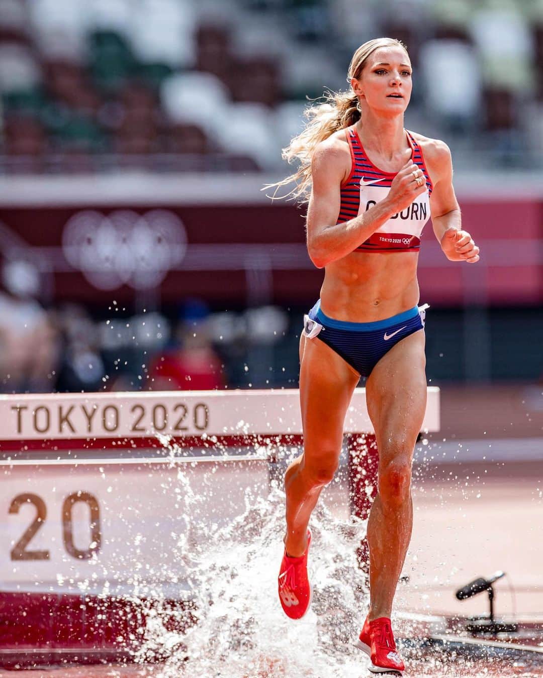 エマ・コバーンのインスタグラム：「Just splashin’ around at the Olympics. #tokyo #olympics #teamusa @usatf @teamusa (📸 @notafraid2fail)」