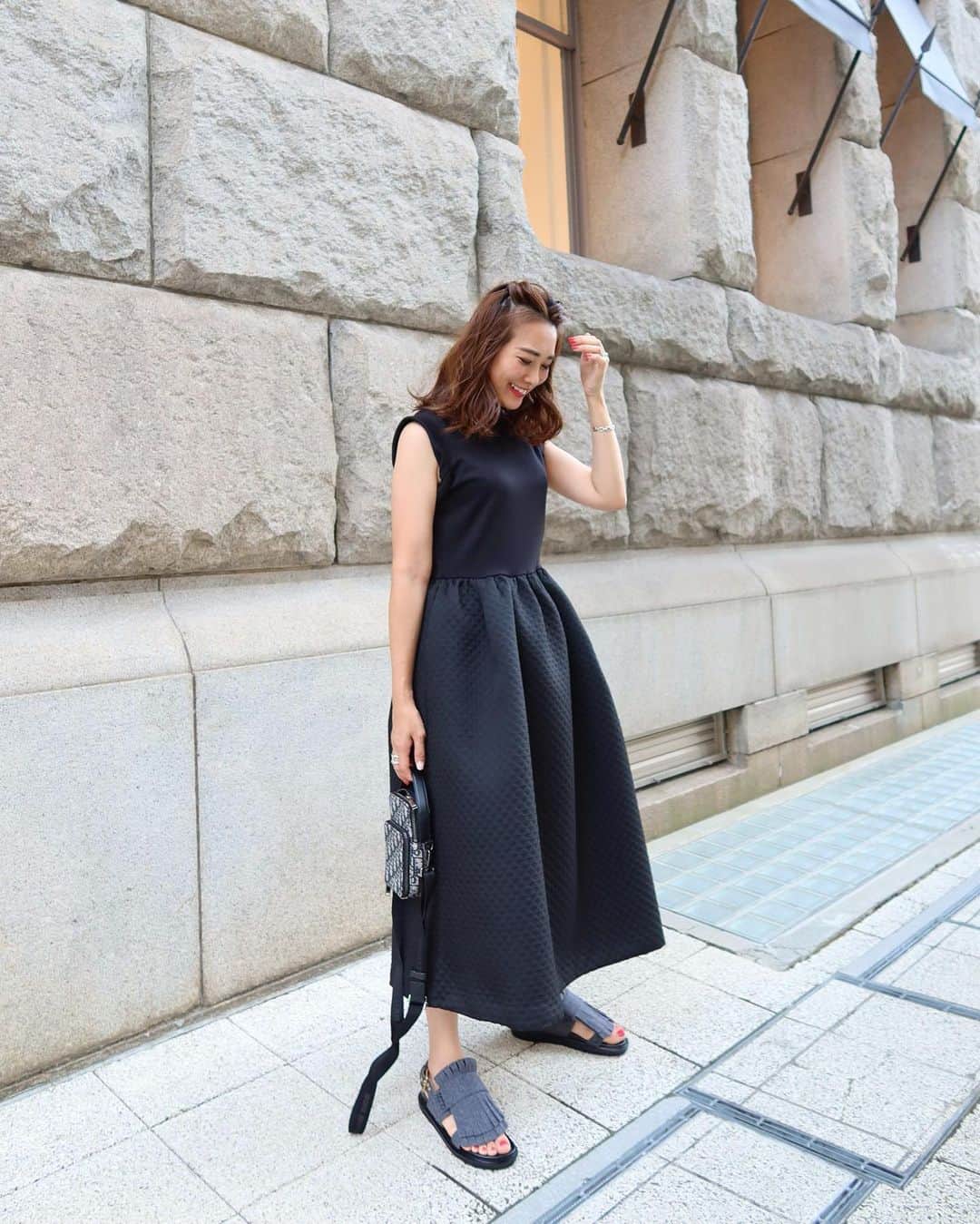 Mai Wakimizuのインスタグラム：「先日upしたキルトステッチワンピース。コメントやDMで凄い反響がありとっても嬉しい＼(^o^)／こちらは定番のblack。切り替え位置が高いのでスカートのボリュームが綺麗に出てくれて、更に脚長効果も♡トップス部分はサラッとしたカットソー生地で、これがまた着心地抜群なんです！アクセや靴次第でガラッと雰囲気を変えられる優秀ワンピースです♡ #wakkinstyle#ootd#coordinate dresr:#linkable @linkable_official(今週5日発売予定) bag:#dior shoes:#marni」