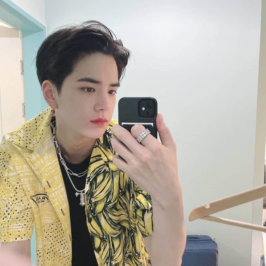 ヨンフンのインスタグラム：「(영훈) 🌞😭👉🤩🤩 #THEBOYZ #더보이즈 #YOUNGHOON #영훈」