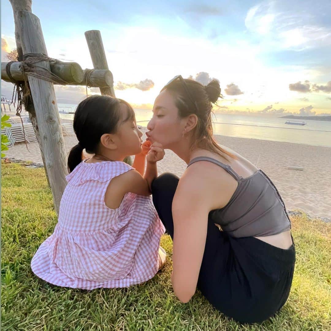 秋定麻紀子のインスタグラム：「君の成長が 私にとって1番のプレゼント。」