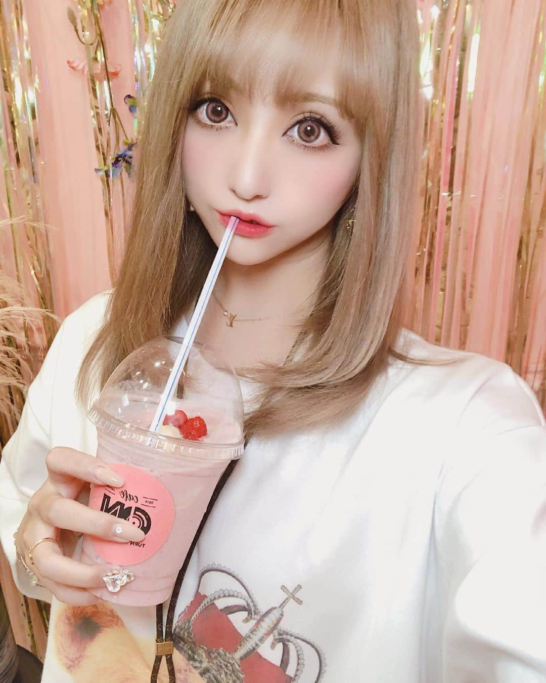 桜井莉菜さんのインスタグラム写真 - (桜井莉菜Instagram)「新大久保にある 【 @cafeon 】 可愛過ぎる🧸💖 そして美味し過ぎた🤤 カキ氷も一口もらったけど、フワッフワで美味しかったぁ🍧 私はティラミスを食べたよん❤️❤️❤️ いちごバナナジュースもめちゃ美味しかった💖 くまさんは可愛過ぎて食べづらいけどね😂」8月2日 12時53分 - rina__sakurai