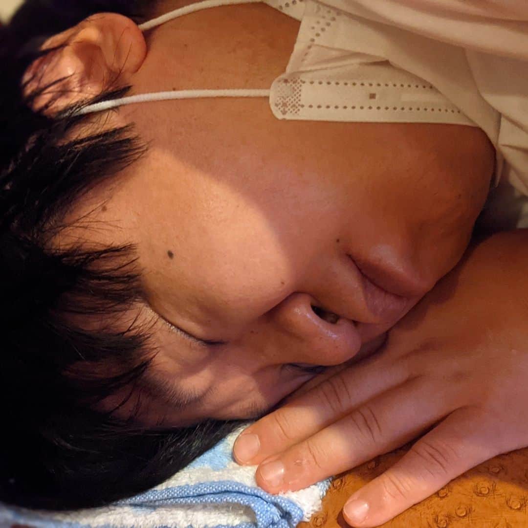 山名文和さんのインスタグラム写真 - (山名文和Instagram)「寝てるー！ ケツ寝てるー！！ 沢山寝てほしい 寝れるとき寝てほしい  #ケツ #ケツ？ #ケツやで」8月2日 13時10分 - fumikazu_yamana