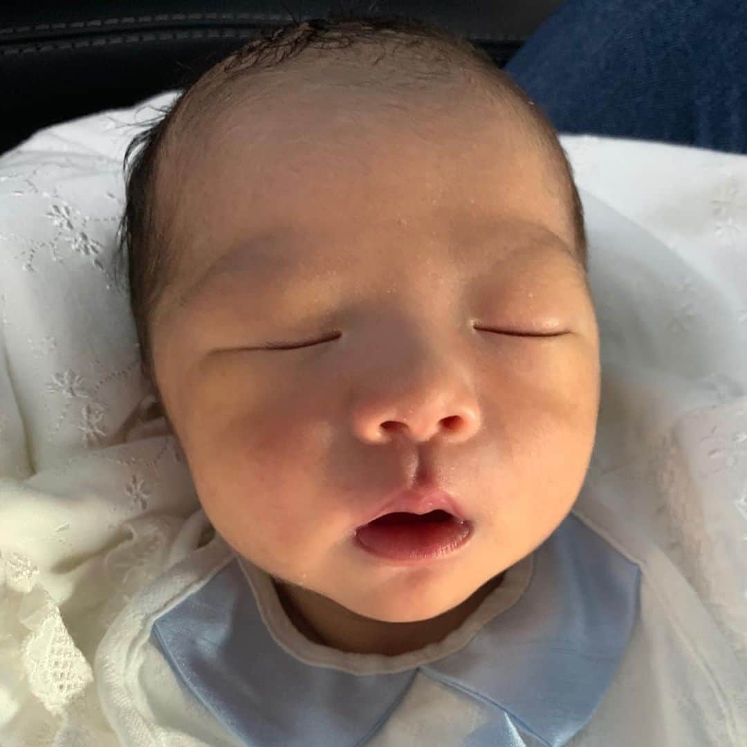 のインスタグラム：「また天使が産まれてきてくれました！！ 産むにあたり、サポートしてくれた皆様には感謝しかありません！ありがとうございます！！また、ファンの皆さんに報告できて幸せです！！ パパもっと頑張ります！！ 腰痛いとか言うてられへんわ！！ #中田翔#天使#次男#やらなあかん！！」