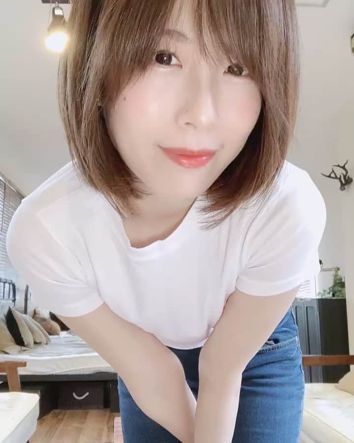 相原みぃのインスタグラム：「fantiaに続きの動画をUPしました😉 是非見てみてくださいな💓  https://fantia.jp/aiharamii  #グラドル #ポートレート #フリーモデル #グラビア #フリーランス #ポートレートモデル #被写体 #撮影会 #写真好きな人と繋がりたい #カメラ好きな人と繋がりたい #くびれ #美脚 #撮影依頼 #仕事依頼 #ミリドル #portrait #shotting #japanesegirl #cute #kawaii #followme」