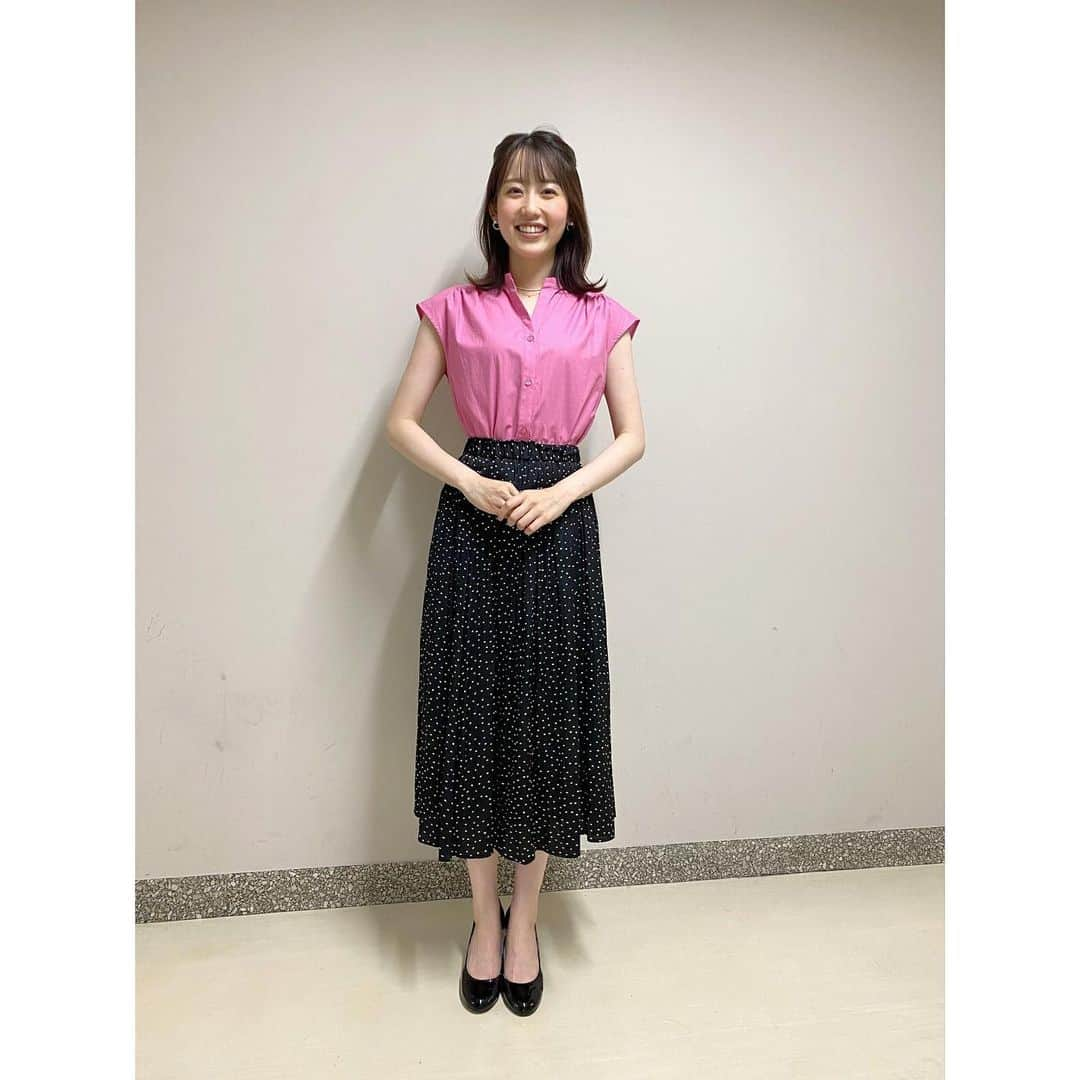 河村綾奈さんのインスタグラム写真 - (河村綾奈Instagram)「こんにちは！月曜日ですね👜  今週も『イマナマ！』は、オリンピック中継のため、 18時15分〜ニュース主体の短縮バージョンでお届けします。 青山さん&中根さんのご担当です🍋  なお、ラジオ『ごぜん様さま』は、(木)(金)通常通り喋らせていただきます🙌💕 普段あんまりラジオに親しみがない方も、 radiko（ラジコ）というスマホアプリをダウンロードすれば お住まいの地域の放送は無料で聴けるので、 夏のおうち時間、お供の一つとして、 是非お耳にかかれればと思います😊  以上、お知らせでした💐 今週も、しまっていこーーーー！」8月2日 15時55分 - ayanakawa