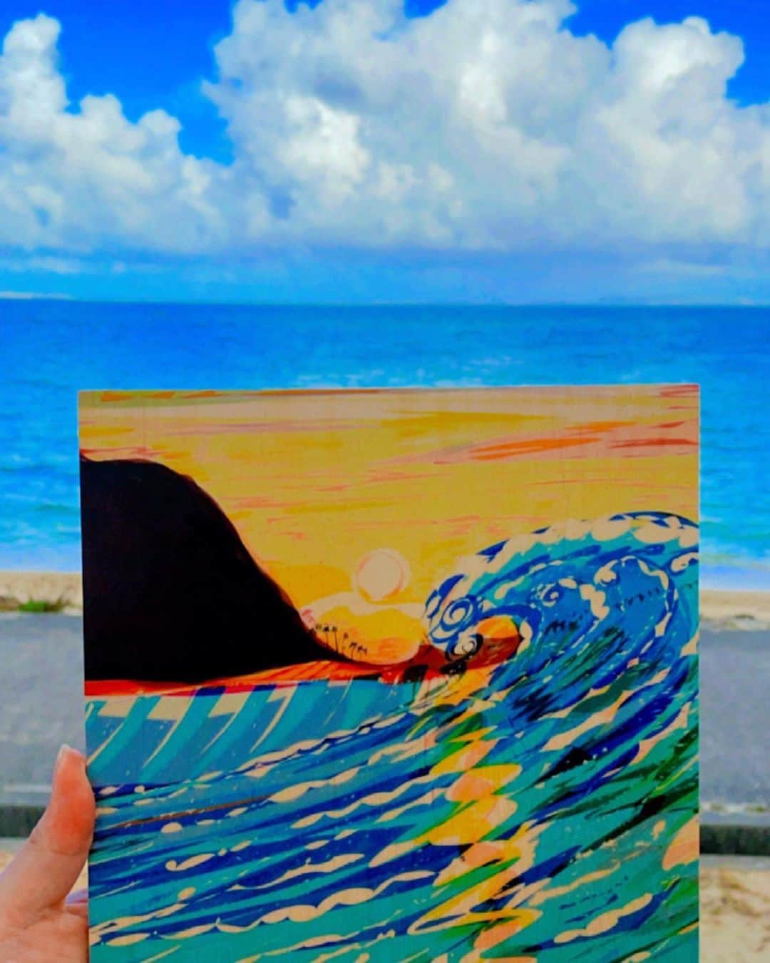 山田愛さんのインスタグラム写真 - (山田愛Instagram)「My babies🥰 I didn't post it!  WOOD ART  @lifeisajourney_aloha   つるつるに削られた白樺の木にArtが載りました✨ 本当にお気に入り💙感謝です。  ☀️🌈😍 ALOHA!🤙🏽🌴🌺  #hawaii #aloha #behappy #art  #lifeisajourney #basketball #woodart #beach #ocean #surf #palmtree #ハワイ」8月2日 17時25分 - aiyamada_