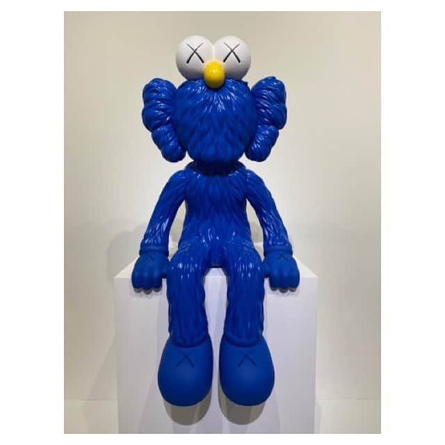 フェフ姉さんさんのインスタグラム写真 - (フェフ姉さんInstagram)「KAWS展行ってきたんゴ！！ 🔵📒🟦🧿🤖🌏🟨 . . イラストは、わたくしとおおたんゴ - #kaws #kawstokyofirst  #KAWS展 #森アーツセンターギャラリー」8月2日 18時00分 - aotan5444