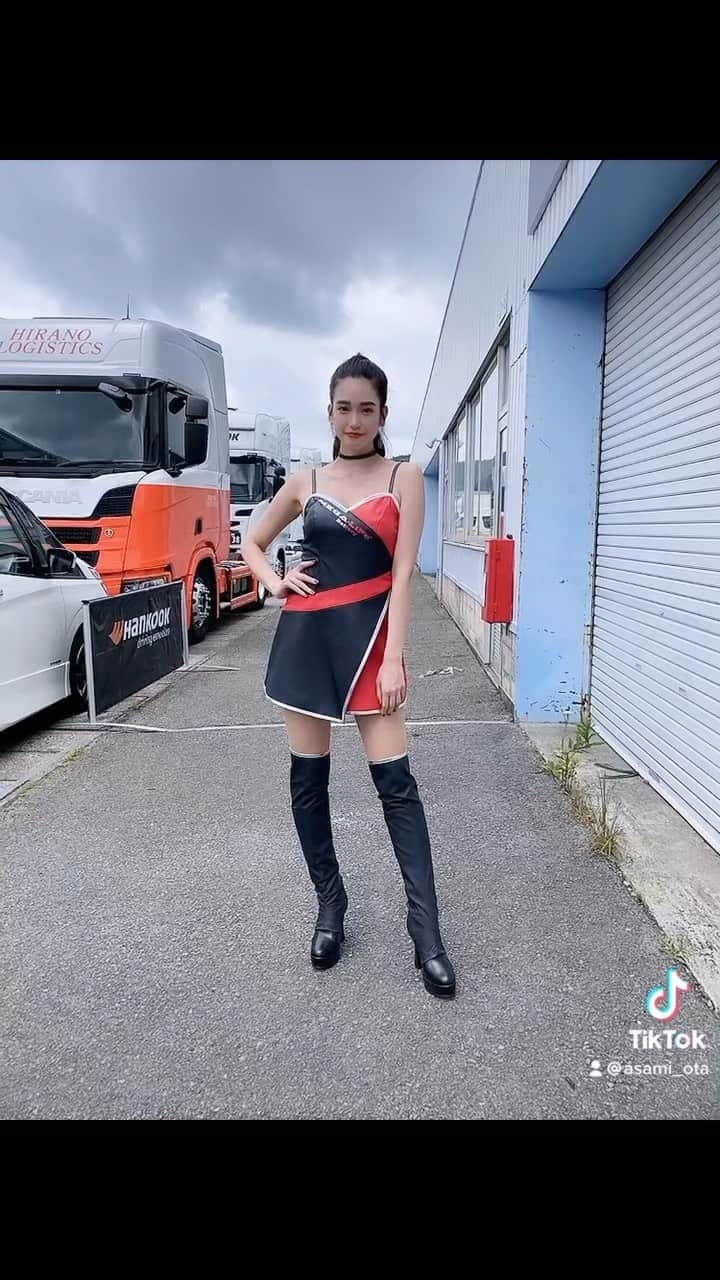 のインスタグラム：「MEGA･LifeGirls❤️🖤  #racequeen #rq #megalifebattery #megalifegirls #costume #レースクイーン #メガライフガールズ #コスチューム」