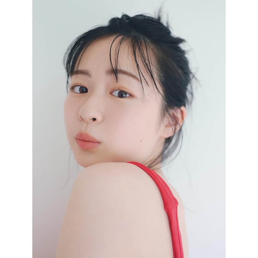 莉子さんのインスタグラム写真 - (莉子Instagram)「#WHITEgraph ⚪️ 8月4日発売。」8月2日 20時09分 - riko_riko1204