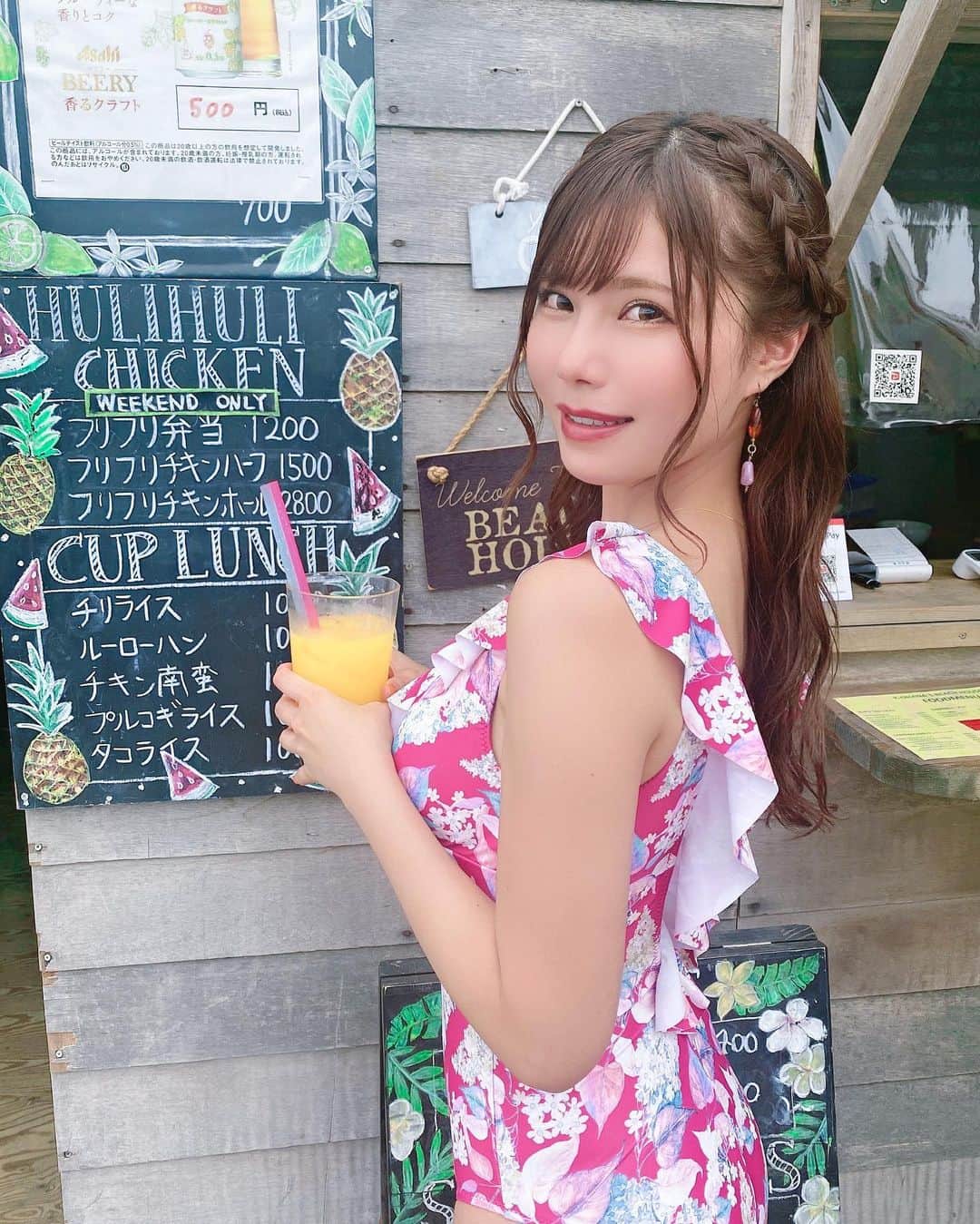 プラネットオシリスのインスタグラム：「. . 今日は撮影です✨午前中は海撮影🌊✨✨ .  @kohana_beachhouse さんで 撮影させて頂きました🌺 普段はレストランバーも経営されているので、 海の家で食べれるご飯も本格的でとっても美味しいよ🥺✨✨ . . まだ撮影は続きますこれから夜撮📸 . . #海#海の家#茅ヶ崎#湘南#ビーチ#グラビア#インスタグラビア#サザンビーチ#水着」