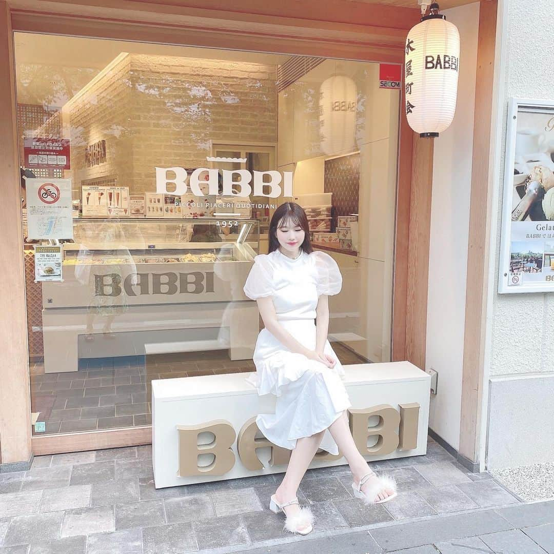 月森世菜さんのインスタグラム写真 - (月森世菜Instagram)「icecream🤍🍨  この間念願のBABBIに行ってきました♡ 暑くてすぐに溶けちゃった😂 今日はお家でパピコ食べます♡  DM🙅‍♀️質問は最新の投稿の コメントにお願いします🤍  ┈┈┈┈┈┈┈┈┈┈┈┈┈┈┈┈┈┈┈ せいなです♡ 白系統の女子力アップのことに ついて投稿しているので フォローして頂けると嬉しいです🥛  @seina.tsukimori   白系統のお写真に タグ付けして下さると見に行きます♡  ファンネーム・マーク → せいらー・🤍🕊  ┈┈┈┈┈┈┈┈┈┈┈┈┈┈┈┈┈┈┈  #icecream #アイスクリーム #babbi #ココナッツミルク #パピコ #京都 #京都カフェ #京都グルメ #ホワイトコーデ #白コーデ #フレンチガーリー #frenchgirly #frenchgirl #白系統 #白 #ハート #ファーサンダル #オールホワイト #夏コーデ」8月2日 20時15分 - seina.tsukimori