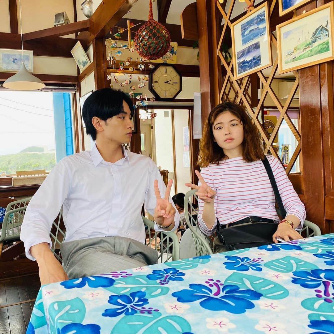長谷部宗介さんのインスタグラム写真 - (長谷部宗介Instagram)「ロケハンの記録  笑いすぎかな？ なんだかおかしな気持ちですね。笑  プロフィール帳、本当に懐かしかったです。 一回だけ書いたことあるけど、恥ずかしかったな。嬉しかった記憶ですね。  #OOTD #ootdfashion #fashion #THEMOST #sea #smile #asia #japan #Tokyo2020 #彼女はキレイだった #明日はおやすみ #次回は8月10日です」8月2日 20時18分 - k.n_sosuke.hasebe