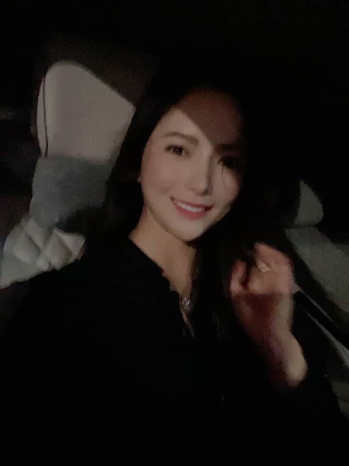 チョン・ジユのインスタグラム：「백만년 만에 풀메  #마스터바니에디션  #2021fw 카탈로그 촬영후 퇴근중 셀카 🤳」