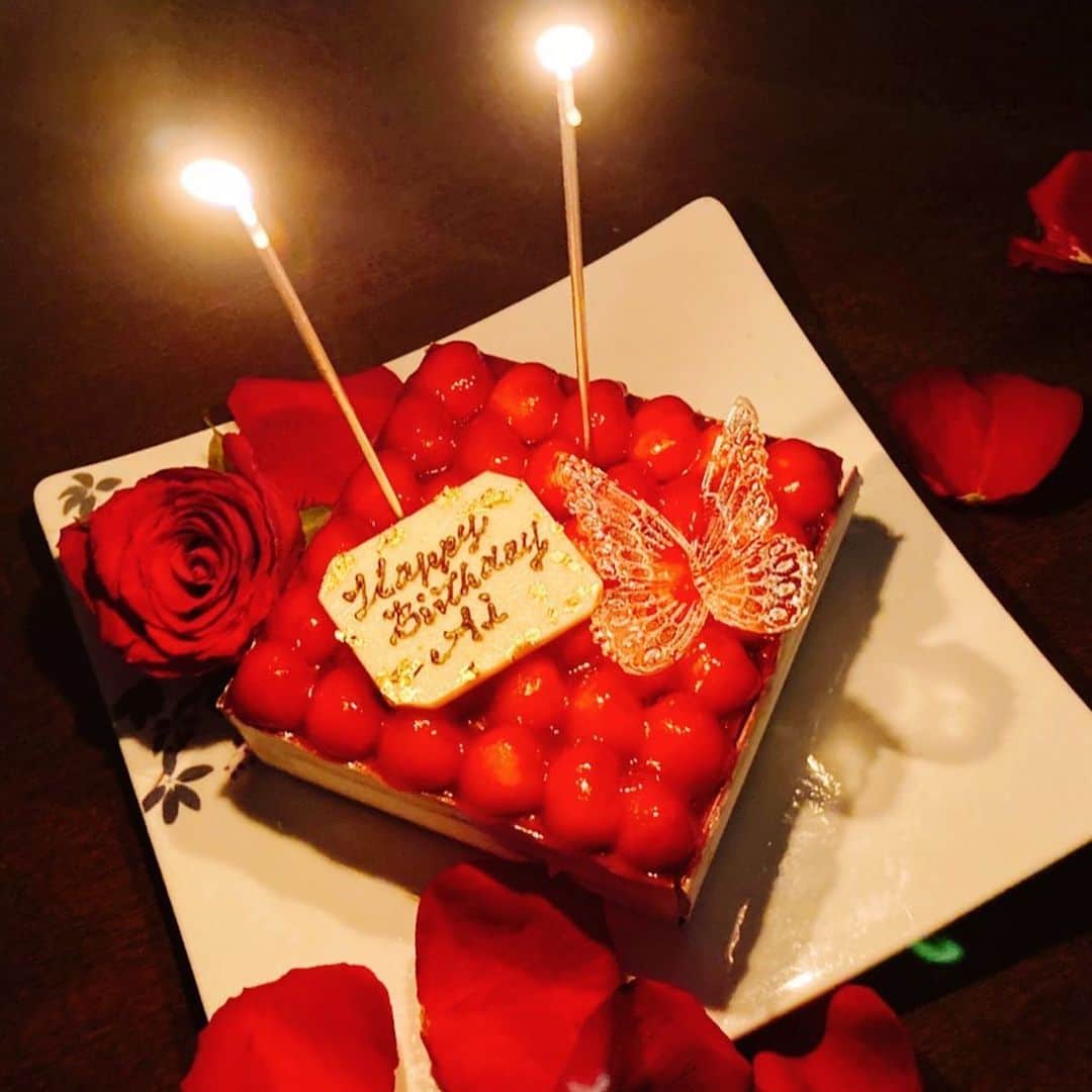 冨永愛さんのインスタグラム写真 - (冨永愛Instagram)「⁡ ⁡ 今年の誕生日ケーキは @natsuko.ete さんに作っていただきました❤︎ ⁡ 𝘛𝘩𝘢𝘯𝘬 𝘺𝘰𝘶, 𝘺𝘰𝘶 𝘮𝘢𝘥𝘦 𝘮𝘺 𝘥𝘢𝘺❤︎ ⁡ #ビーガンケーキ ⁡」8月2日 21時29分 - ai_tominaga_official