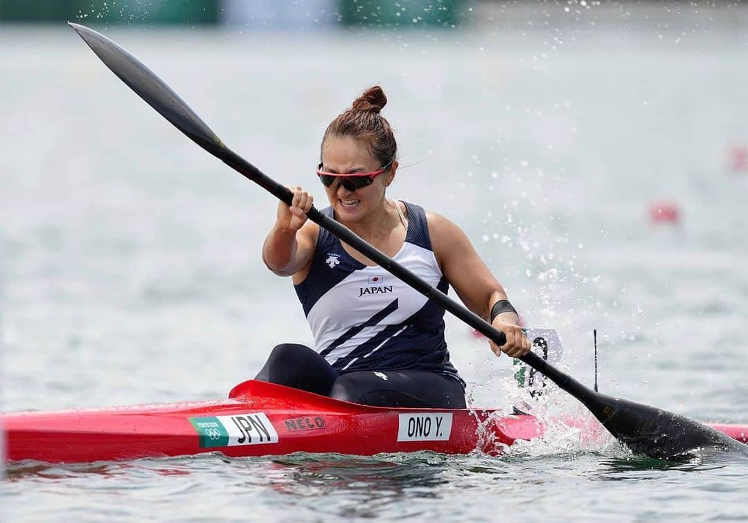 小野祐佳のインスタグラム：「🇯🇵 東京オリンピック女子カヤックシングル２００ｍ準々決勝７位敗退でした。みんな速かった！東京オリンピックで闘えたこと、全て出し切れたこと、それでもなお、負けて悔しいと思えたこと、誇りに思います！応援してくださったみなさま本当にありがとうございました！  それから本日、お誕生日オリンピックレースをもちまして、現役引退です。わたしのオリンピックチャレンジをずっと支えてくださった地元由利本荘市の後援会、友人達、それから家族、みんなありがとうです！！！！！最高の競技人生でした💮  Ended up with 7th at quarter-final women’s kayak single 200m in #tokyo2020. I’m proud of that I pushed all the way until the end. I do remember dedicating, passionate, suffering, and happinesses during kayak life. I just have done my athletes career with my birthday Olympic race today. THANK YOU FOR ALL THE SUPPORT EVERYONE. How wonderful it is. I can’t wait for next chapter in my life!  credit : Kyodo news  #olympics #東京オリンピック #tokyo2020 #ありがとう」