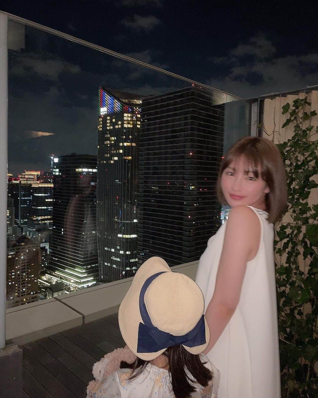 椎名美月さんのインスタグラム写真 - (椎名美月Instagram)「皆様こんばんは  泡パーティー (シャボン玉)パート2です。   #夏休み」8月2日 22時24分 - mizkiss