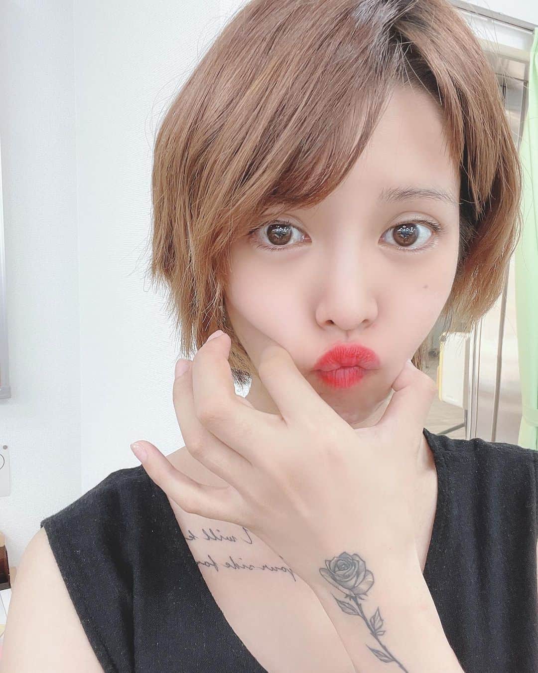 坂口杏里のインスタグラム：「ぷしゅー！」