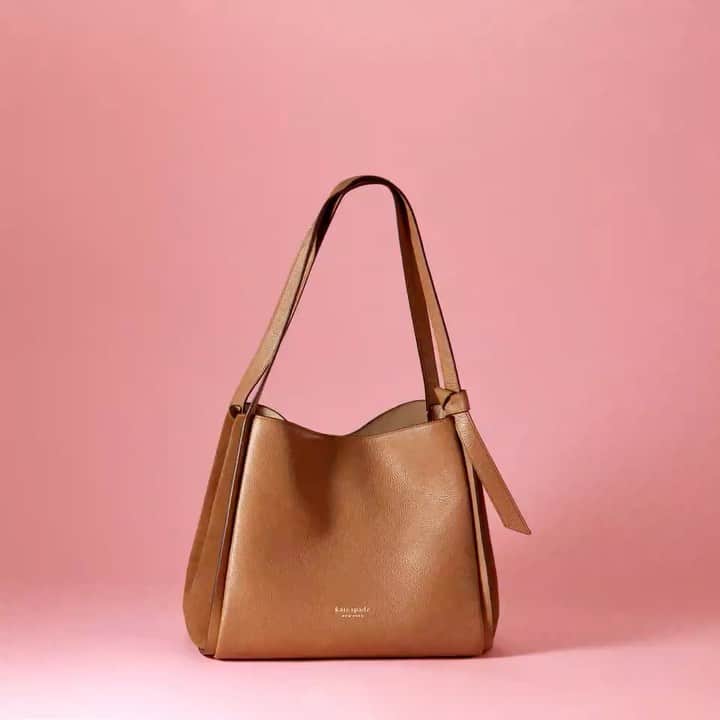 ケイト・スペードのインスタグラム：「our knott collection is growing… 🌸 introducing our new knott shoulder bag.」