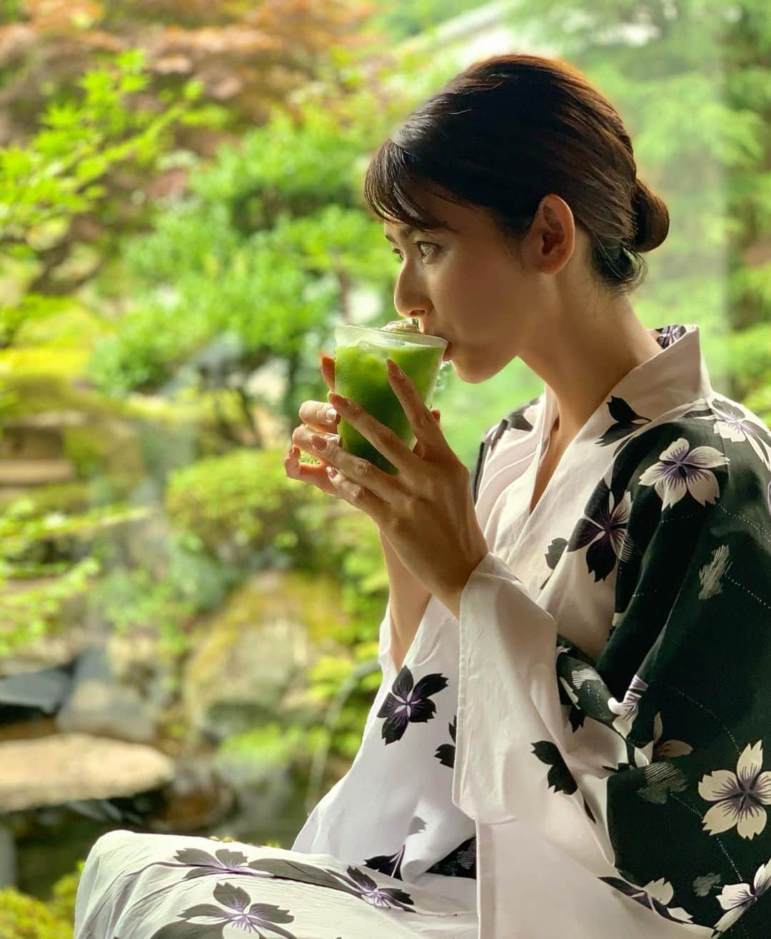 井上麻衣さんのインスタグラム写真 - (井上麻衣Instagram)「good morning✨  ウェディングのお仕事中ですが、 投稿は浴衣💕  この前の撮影で撮った写真がたくさんあるので 少しずつupしていきます☺️  撮影の合間にいただいた グリーンティー アイスクリーム添え  最高に美味しかったです💕💕  . . . . #gm#gmorning  #shooting #model #yukata #japan #japanesegirl  #撮影#モデル#浴衣#日本#鳥取 #三朝館#三朝温泉」8月3日 8時00分 - mai_inoue