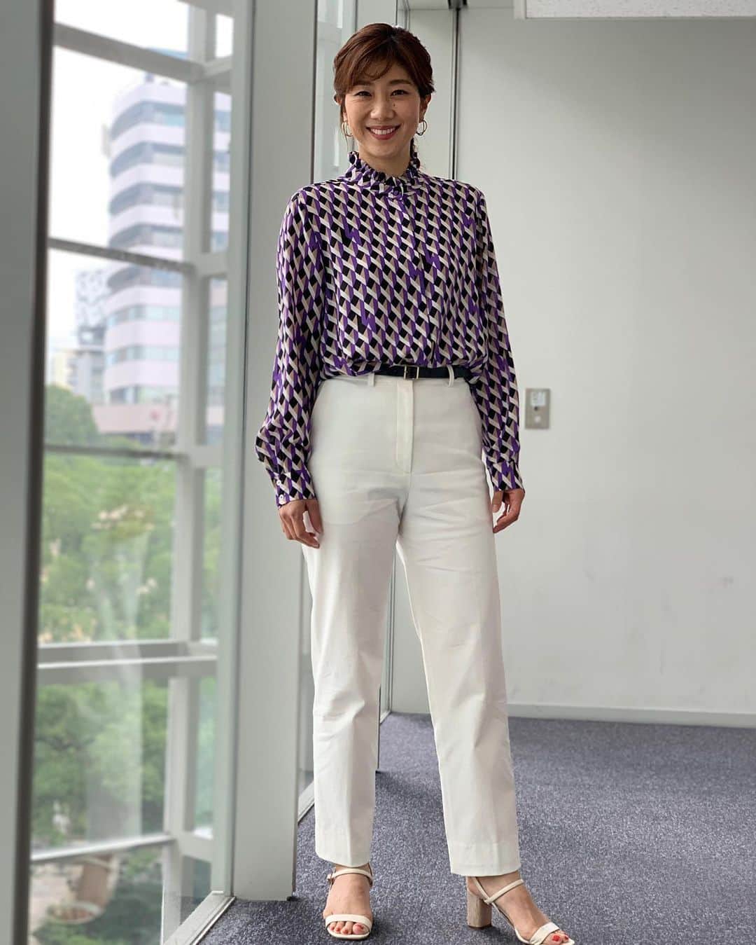 潮田玲子さんのインスタグラム写真 - (潮田玲子Instagram)「今朝のグッドモーニングの衣装です🥰☝️  ブラウス @marella_japan  パンツ @josephfashion_japan  ピアス @room403_official  シューズ @randa_pic  #グッドモーニング #火曜日スポーツコメンテーター #衣装紹介」8月3日 19時36分 - reikoshiota_official