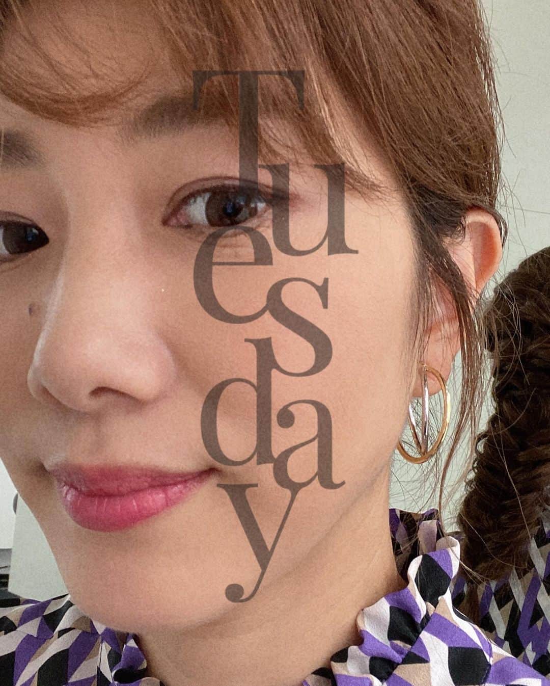 潮田玲子さんのインスタグラム写真 - (潮田玲子Instagram)「今朝のグッドモーニングの衣装です🥰☝️  ブラウス @marella_japan  パンツ @josephfashion_japan  ピアス @room403_official  シューズ @randa_pic  #グッドモーニング #火曜日スポーツコメンテーター #衣装紹介」8月3日 19時36分 - reikoshiota_official