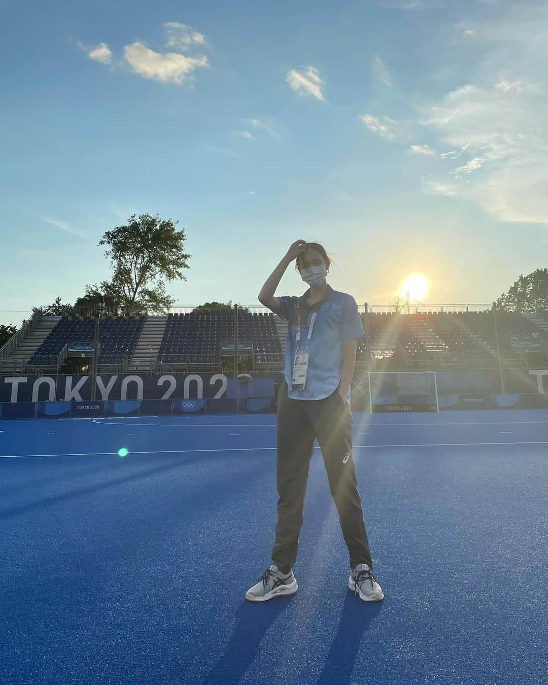 DJ MANAMI（松迫愛実）のインスタグラム：「I'm playing dj at the Tokyo 2020 Olympic Hockey Stadium ❤️‍🔥 ⁡ 東京2020オリンピック ホッケー会場DJを担当しています！ 明日はWomen's Semi-final🏑 ⁡ #懐かしのSouthピッチ #動画に一生慣れない #はやとくんPJコンビ最高 #英文も2人にチェックしてもらう #順調にオデコ日焼けしています #順調に半袖焼けしています #許可が出たので今更ながらご報告 #tokyo2020 #hockey #Olympic #東京2020オリンピック　#djmanami」