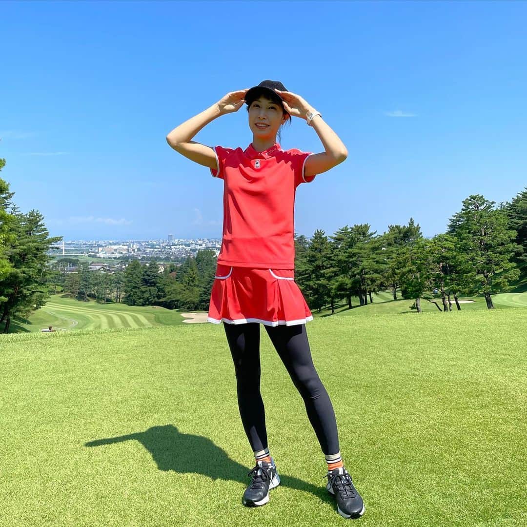 米澤有さんのインスタグラム写真 - (米澤有Instagram)「この日はオレンジコーデの日でした☺️ ポイントは靴下と三つ編みポニーテールです❤️  #オレンジカラー #orange #summer #golf #golfwear #golfgirl #archivio」8月3日 11時21分 - yu.u.yonezawa