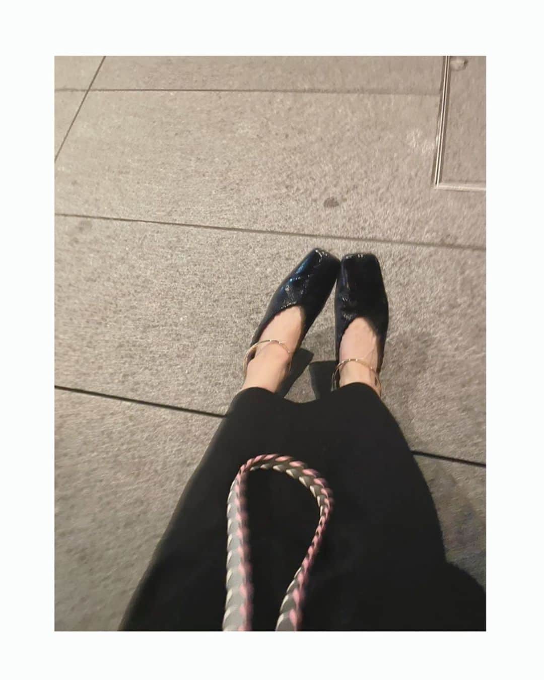 市川由衣さんのインスタグラム写真 - (市川由衣Instagram)「. はろー ⁡ 着脱に一悶着あるので 1人の時に履くくつ♡  #jilsander」8月3日 11時30分 - yui_ick