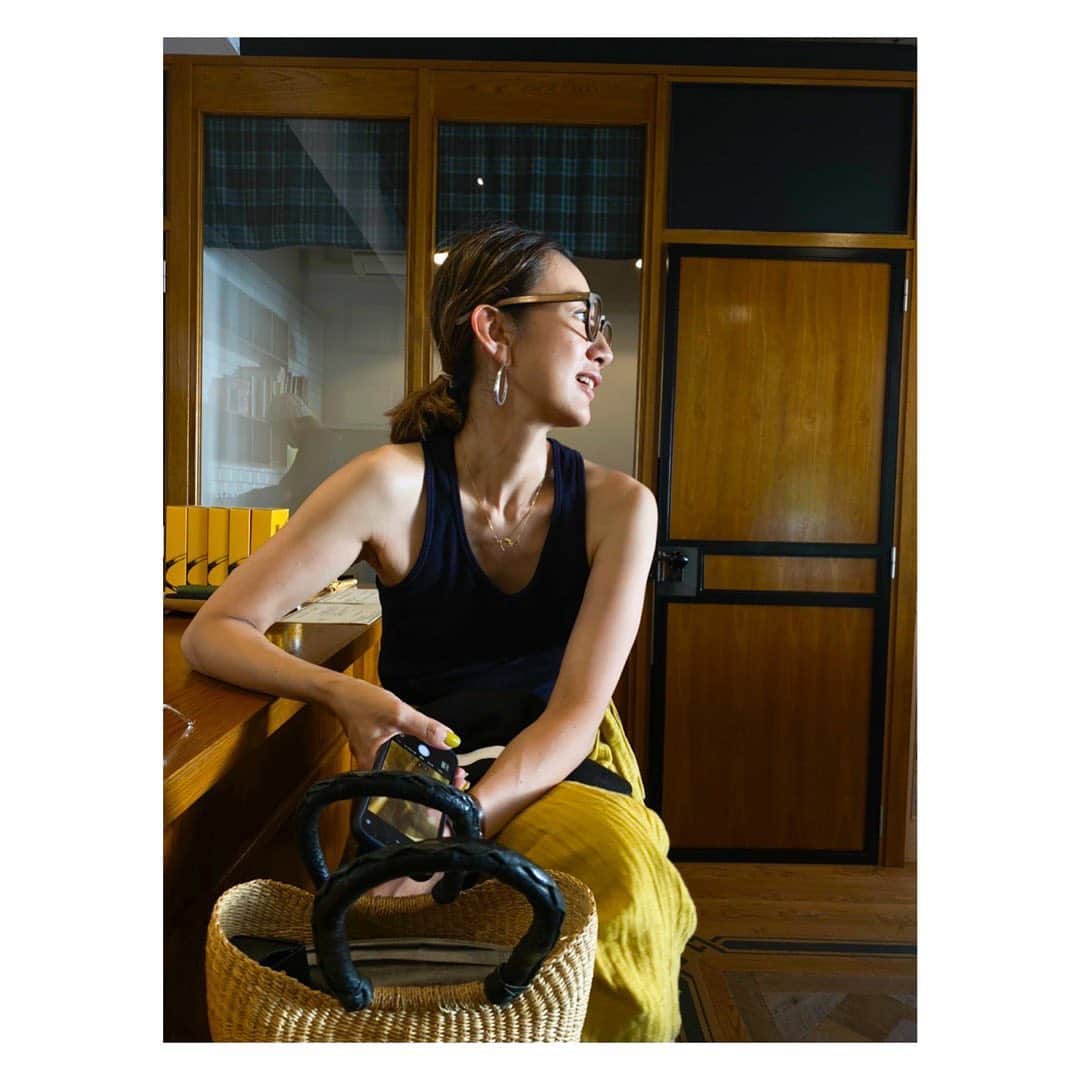土井地恵理子さんのインスタグラム写真 - (土井地恵理子Instagram)「・ あかねさん @sister_market と まこと @city.coffee.makoto と 3人お揃いメガネ👓🤣  ブルーライトカット そしてペットボトルのリサイクル。 そして形も良き。  @sister_market にてget🤟🏻  #sistermarket #シスマ　#砧 #glasses #メガネ #genusee」8月3日 11時45分 - ericodoiji