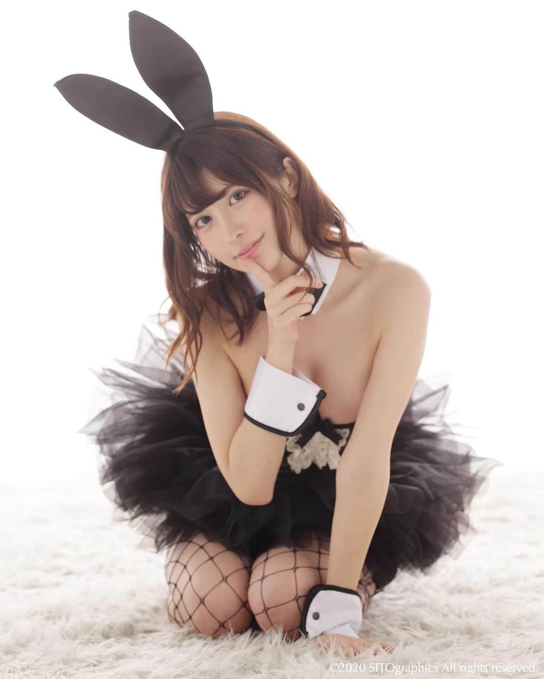 シト山口のインスタグラム：「昨日はバニー👯‍♀️の日２💕✨ バニー× 巨乳+ シトさんオリジナルコーディネイト❤️ model @ria0333  tops Ravijor photo SITOyamaguchi #バニーガール #バニー  #巨乳」