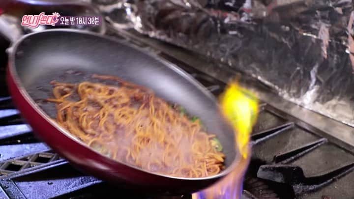 ソン・ダムビのインスタグラム：「언니가쏜다 2회 오늘밤 10시30  시작합니다😍🤟 #비오는날에#iHQ#본방사수」