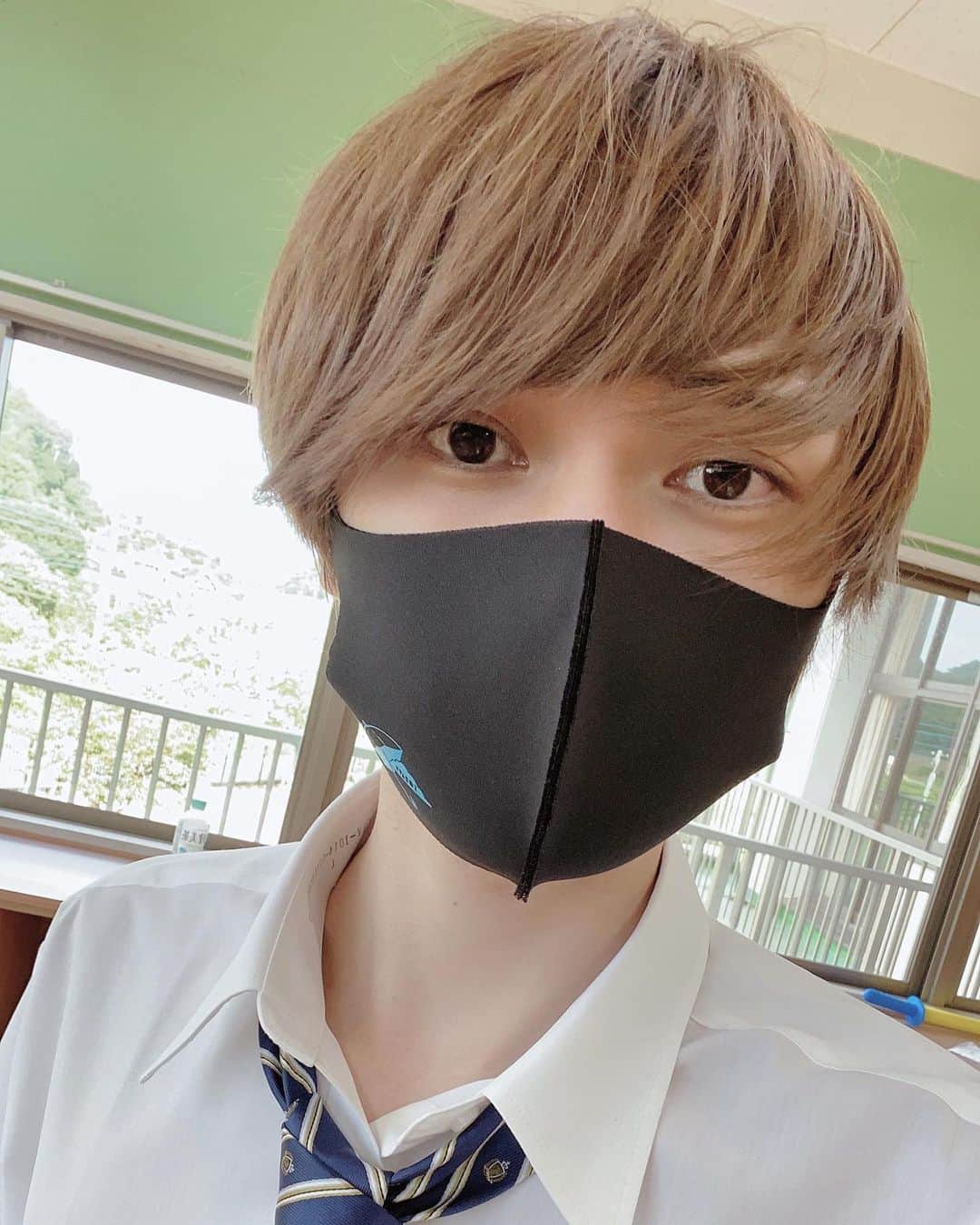 そらびびのインスタグラム：「今日からYouTubeでとんでもない企画が始まるですます この写真のおれめちゃくちゃ運動した後だから目がしんでる」