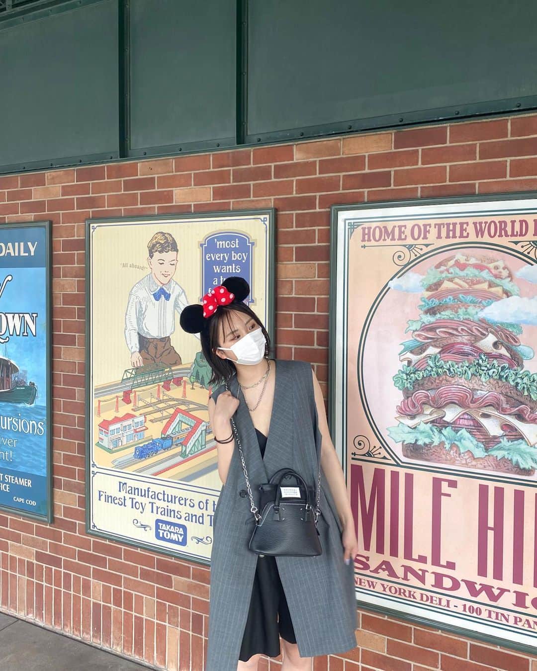 のインスタグラム：「休みに入ったのでDisney👸🏼❤️  ミニーちゃんになったよ☺︎  #jk#04#fjk#高校生#jkブランド#sjk#いいね##l4l#lll#instagood#instapic#instalike#instalike#fff#ディズニー#ディズニーコーデ#ディズニーシー#disney」