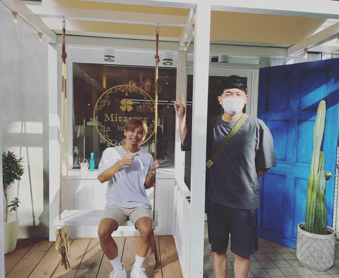 ノブ のインスタグラム：「僕の髪を長年切り続けてくれてる村井さんが美容室オープンしたよー！ 代々木というオシャレな場所です！ ミラリーTOKYOてお店ですー！ #村井ヨウジ #見た目Jリーグの2軍」