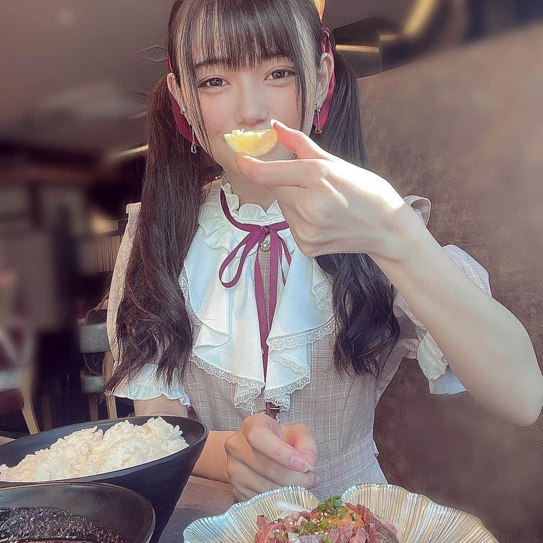 あかせあかりさんのインスタグラム写真 - (あかせあかりInstagram)「20歳になりました〜👏🏻✨ (もう4日も前だけど)  焼肉美味しい  #あかせあかり  #牛タン   fashion👗♡ ﾜﾝﾋﾟｰｽ #secrethoney」8月3日 19時59分 - akaseakari_official