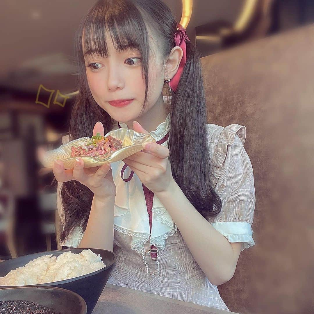 あかせあかりさんのインスタグラム写真 - (あかせあかりInstagram)「20歳になりました〜👏🏻✨ (もう4日も前だけど)  焼肉美味しい  #あかせあかり  #牛タン   fashion👗♡ ﾜﾝﾋﾟｰｽ #secrethoney」8月3日 19時59分 - akaseakari_official