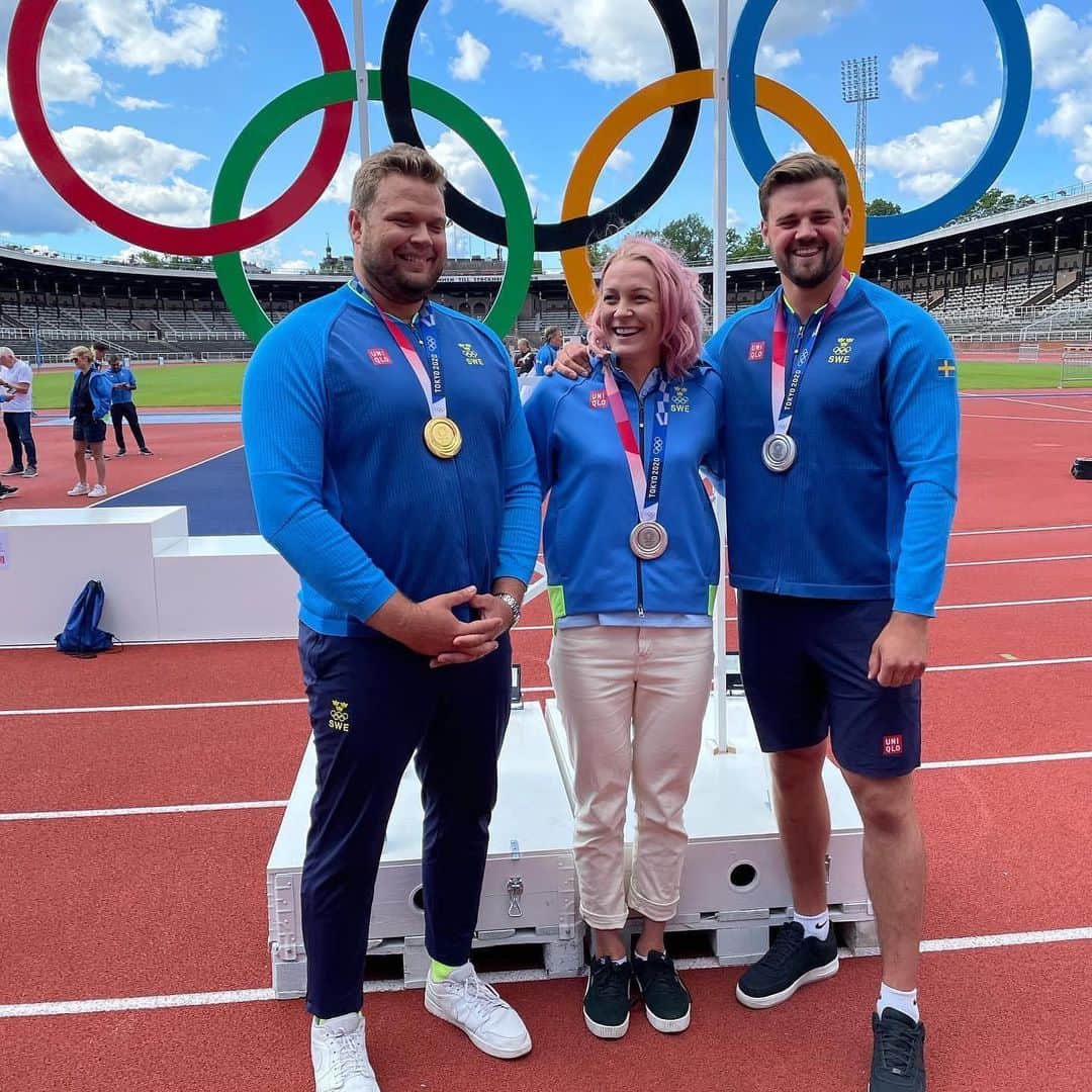 サラ・ショーストレムのインスタグラム：「Also want to congratulate my new biggest friends @nmaesimon and @stahlhoff 🤩 It was a fantastic show to see you guys win gold and silver in Discus. Cheers🥂」