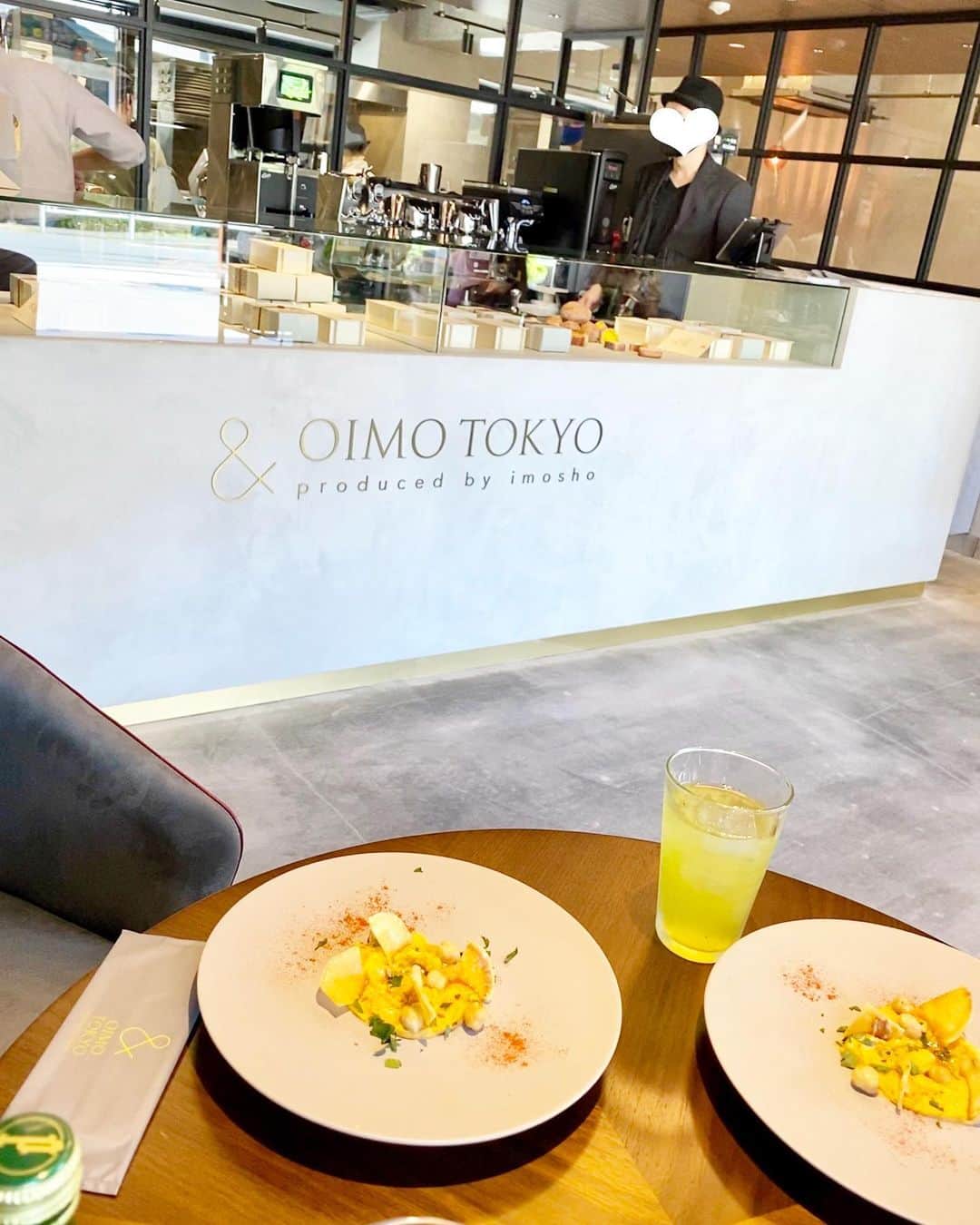 Nahoさんのインスタグラム写真 - (NahoInstagram)「* 7月下旬にオープンした中目黒の @and_oimo_tokyo_cafe 🍠  お芋好きにはたまらないお店🍠❤️ テラス席は🐶ちゃんもOKみたいで賑わってました✨  ここのお芋のバスクチーズケーキも、お芋のクロワッサンも めっちゃ美味しかったなぁ...☺️  つけてるピアスは @linopono_official のもので新作です☺️  #andoimotokyo #アンドオイモトウキョウ  #お芋スイーツ #芋専門店 #お芋専門店 #芋スイーツ #芋 #お芋 #ママライフ #女の子のママ #アクセサリー #ピアス #ジャラジャラピアス #お守りピアス #天然石ピアス」8月3日 20時24分 - naho_417