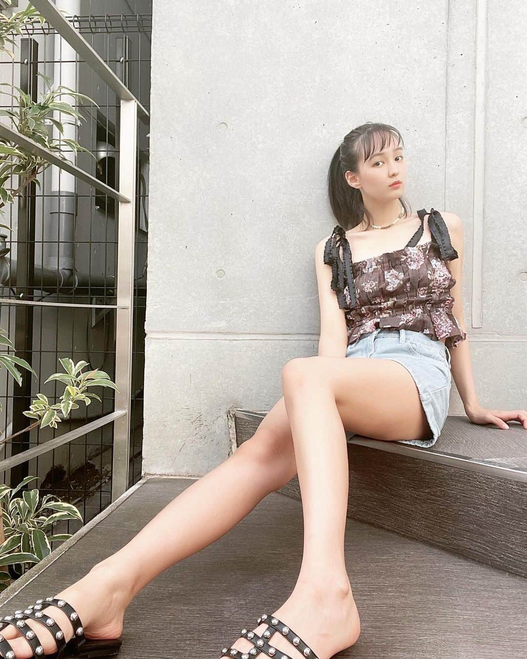 道江幸子さんのインスタグラム写真 - (道江幸子Instagram)「🌺 ⁡ ⁡ ⁡ ⁡ ⁡ ⁡ ⁡ ⁡ ⁡ 　 ⁡ #h&m #H&M  #夏コーデ #夏服コーデ #夏服 #ootd #夏感 #全身 #全身コーデ #ストリートファッション #カジュアルファッション #カジュアル  #style #streetstyle #ootd #ootdfashion #美脚 #美脚モデル #美脚トレーニング #美脚になりたい #美脚フェチ　#脚フェチ #足元倶楽部 #japanesegirl #leg #ストリートスナップ #スタッツサンダル #ショーパン #ショーパンコーデ #リボン」8月3日 20時26分 - sachiko_michie