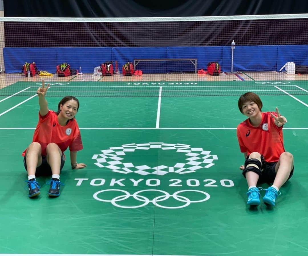 福島由紀のインスタグラム：「. .  TOKYO2020🏸🏸 . . .  遅くなりましたが、オリンピックでの応援、サポートありがとうございました！ . . . メッセージなど1つ1つ読ませてもらいました。 . .  どの試合も心に残る試合でしたし、それぞれ素晴らしい試合だったとわたしは思います。 . . .  本当にありがとうございました😌😌 . .  ひろぽん、ありがとう✨ . . . #badminton  #fukuhiro」