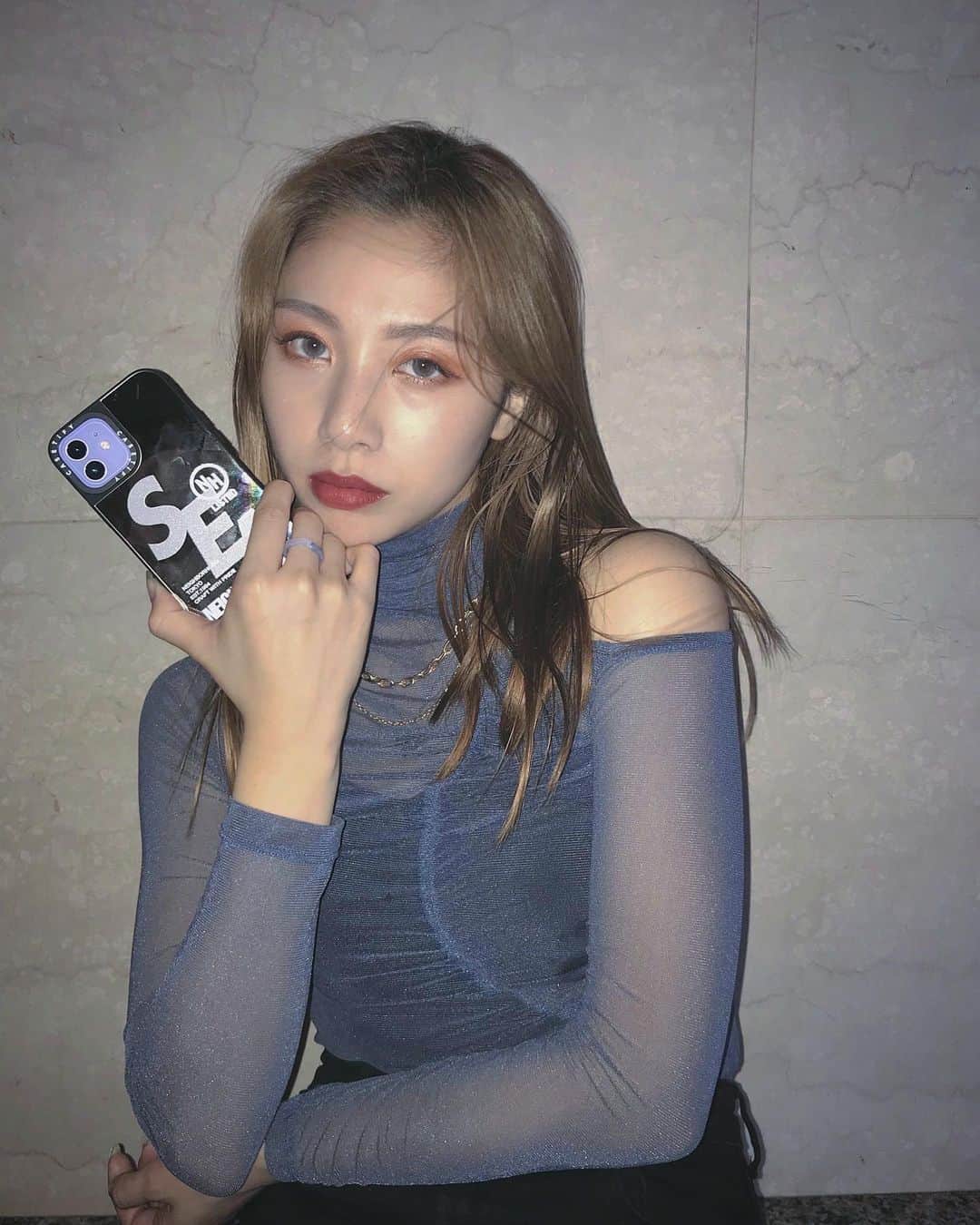 honoka のインスタグラム：「コラボアイテムかわいい🖤🖤 #NBHDxWDSxCASETiFY  #CASETiFY  @CASETiFY_JP @CASETiFY_CoLab @neighborhood_official @windandsea_wear」