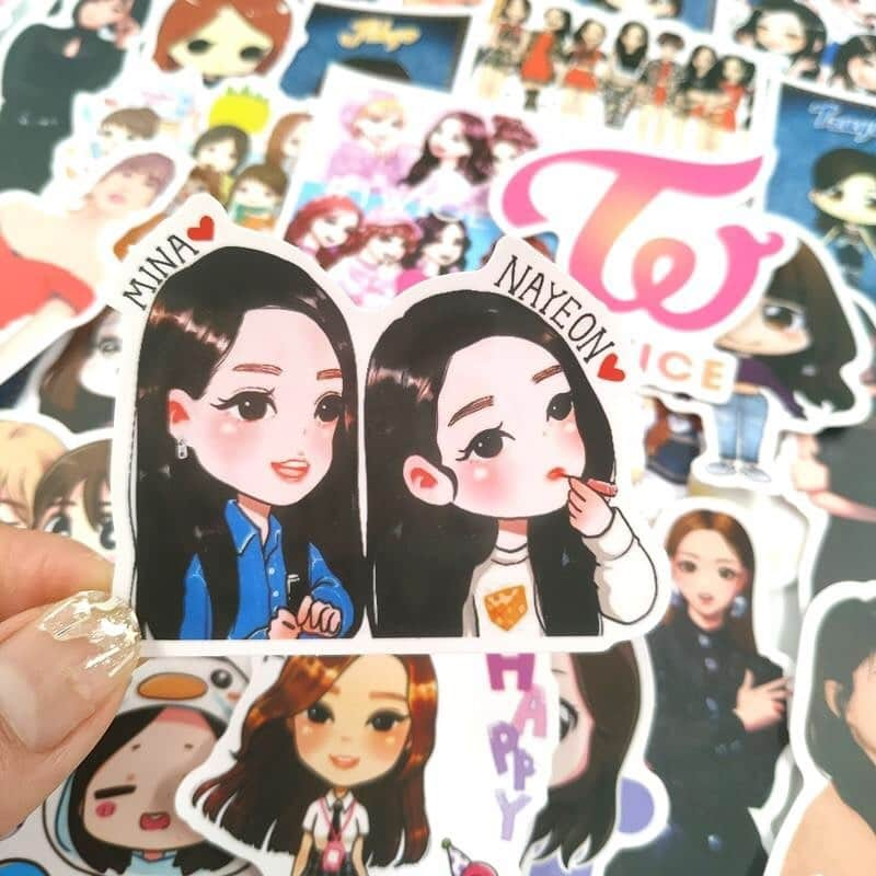 ナヨンさんのインスタグラム写真 - (ナヨンInstagram)「AUGUST SALE 🎉💋 😍 Upgrade your TWICE MERCH collection now! www.kpopersify.com 🛍 🌈 TAG your friends to buy you 🙆🏻‍♀️ ✨ Get Yours NOW At The Link In My Bio ☝🏼 🌍 Worldwide FREE Delivery ✔️ Use code ‘AUG21’ to get discount 10% off ✨Follow @kpopersify for more TWICE deals! 🙊  ‼️ LIMITED STOCK ‼️」8月3日 21時01分 - twicenayeon