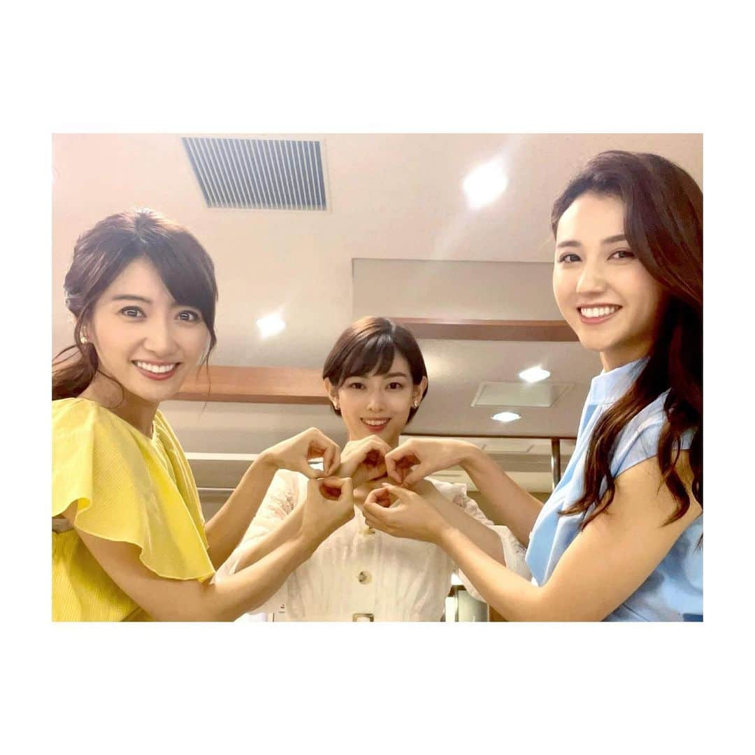 久保井朝美さんのインスタグラム写真 - (久保井朝美Instagram)「🏅 オリンピック〜！！ 純菜ちゃん悠理ちゃんと 五輪マークを作ってみました☺️ ． 五輪に見える、、かな😂？ ． 今夜はお家で サッカー観戦しています⚽️✨ ． オリンピック期間の出演は イレギュラーな日もありますが📺 明日はいつも通り 朝「堀潤モーニングFLAG」 お昼「ひるおび！」出演します🤗 ． #TBSテレビ #はやドキ！ #山形純菜 #TBSアナウンサー #中西悠理 #久保井朝美 #気象予報士 #防災士 #東京オリンピック2020 #オリンピック2020」8月3日 21時40分 - asami_k920