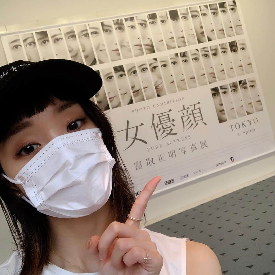 剛力彩芽さんのインスタグラム写真 - (剛力彩芽Instagram)「*** 大変光栄な写真展に @joyugao  参加させていただきました✨ 1人の女優としてそこにいるのか 1人の女性としてそこにいるのか。 ぜひ、直接見て確かめてほしいです。  私としては…ふふふ。 写真展が終わったら言おうかなっ  Photo exhibition『女優顔』 富取正明写真展 @tomy103   8月8日までやってます✨ 11:00〜19:00で入場無料です！  会場は スパイラルガーデン(スパイラル1階) 東京都港区南青山5-6-23  素晴らしい女優さんと 同じ空間にいさせていただけること。 本当に幸せです。 さらに気が引き締まりますっ。  #女優顔」8月3日 21時50分 - ayame_goriki_official