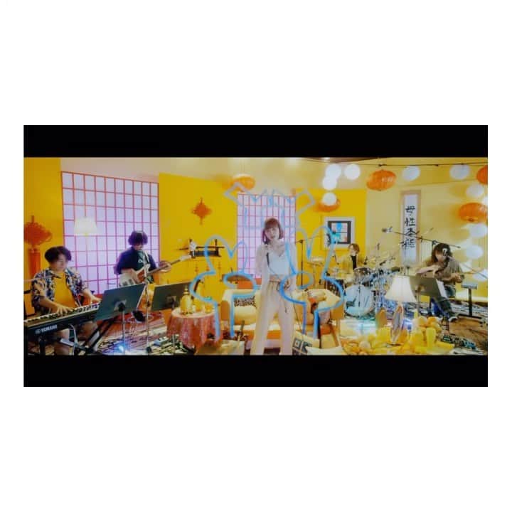 ロイ - RöE -のインスタグラム：「. 「#YY 」Music Video (Live ver.)  🎬8/4 23:00 公開🎬#ハコヅメ」