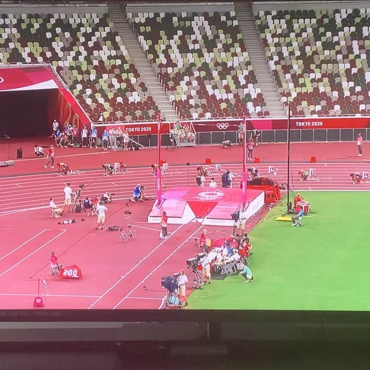 タイソン・ゲイのインスタグラム：「Women’s 200 so proud of these ladies leaving it all out there. 🏅we are watching  living legends」